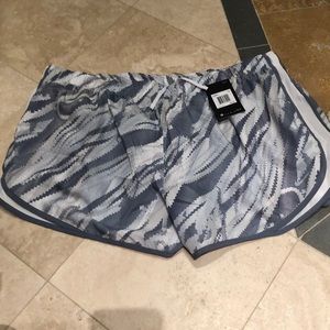 Women’s Nike Shorts 3X $35 NWTS Lined White/Grey
